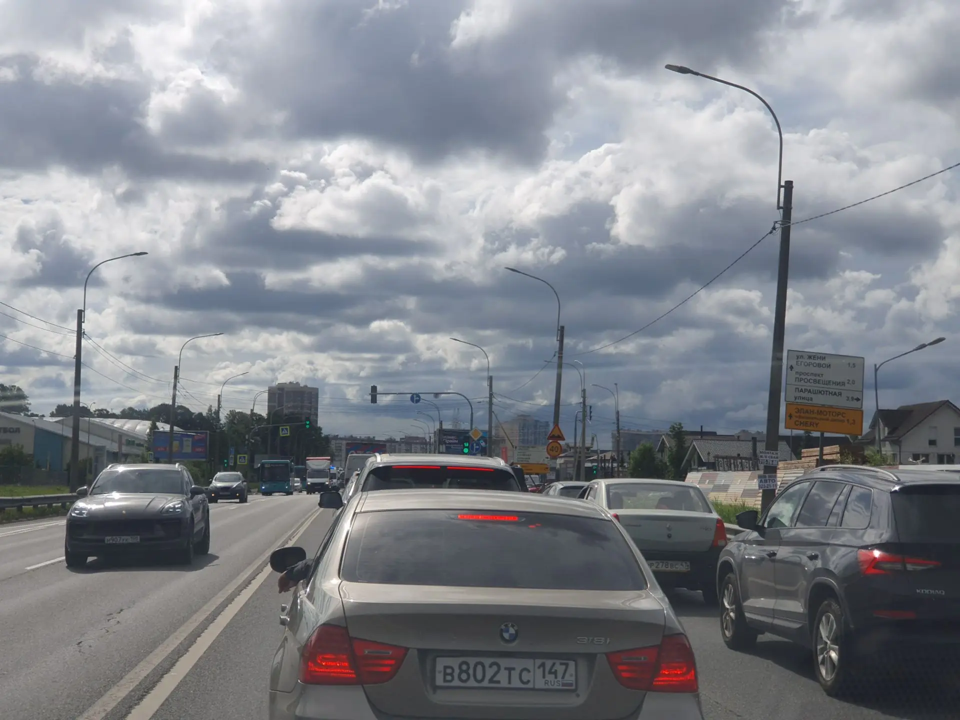 В Парголово пробка в сторону СПб.