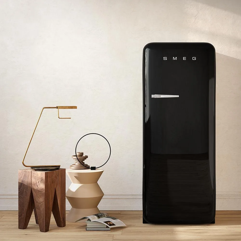 Некоторые вещи не устаревают. FAB от SMEG — одна из них 🖤

Округлые формы, хромированные ручки, нас