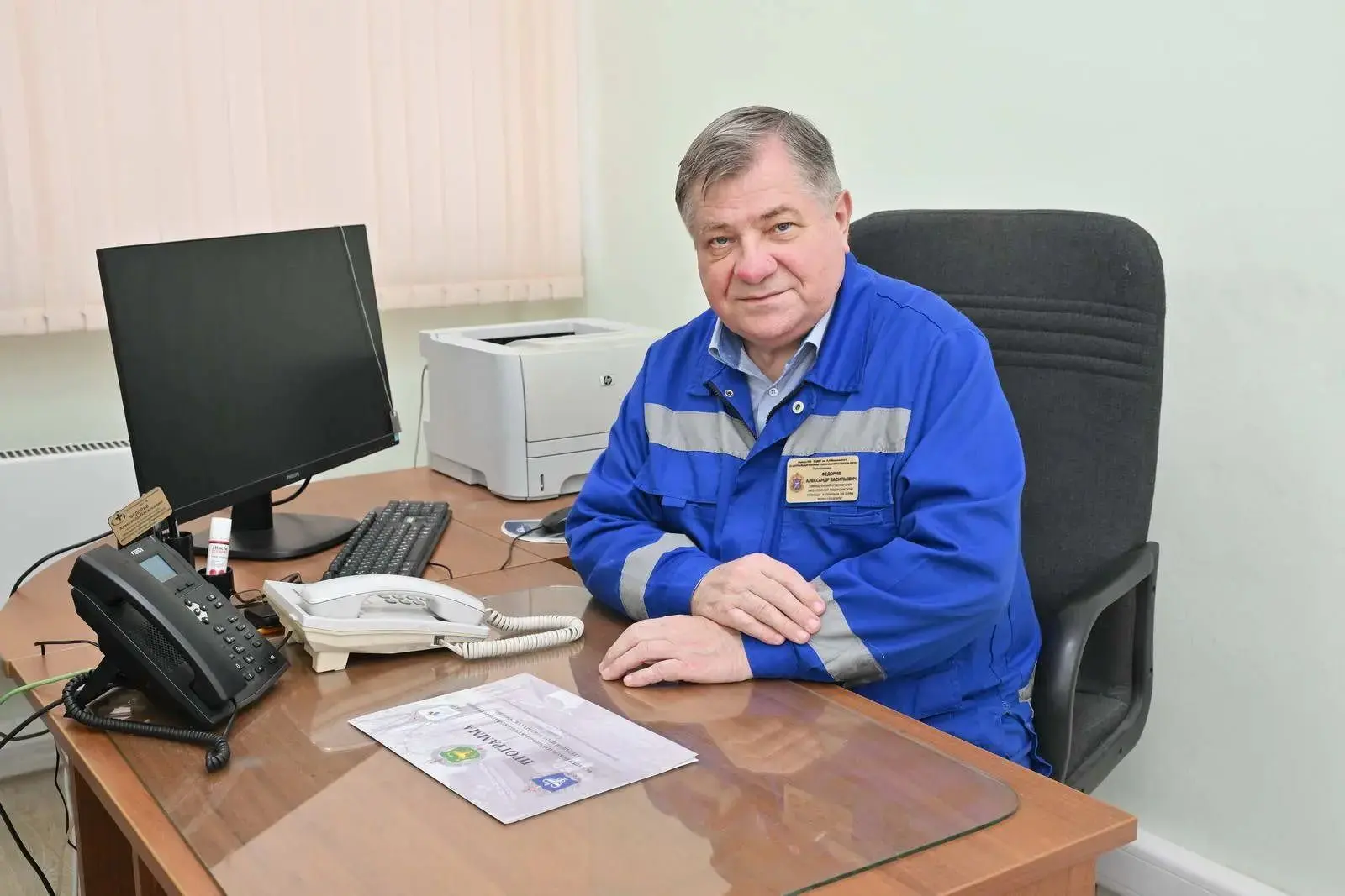 Человек в белом халате и с офицерской выправкой: свой день рождения сегодня отмечает на...