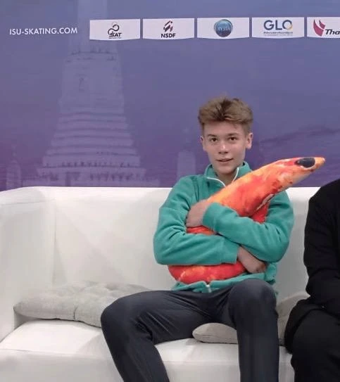 Заслужил креветку 🦐🦐🦐