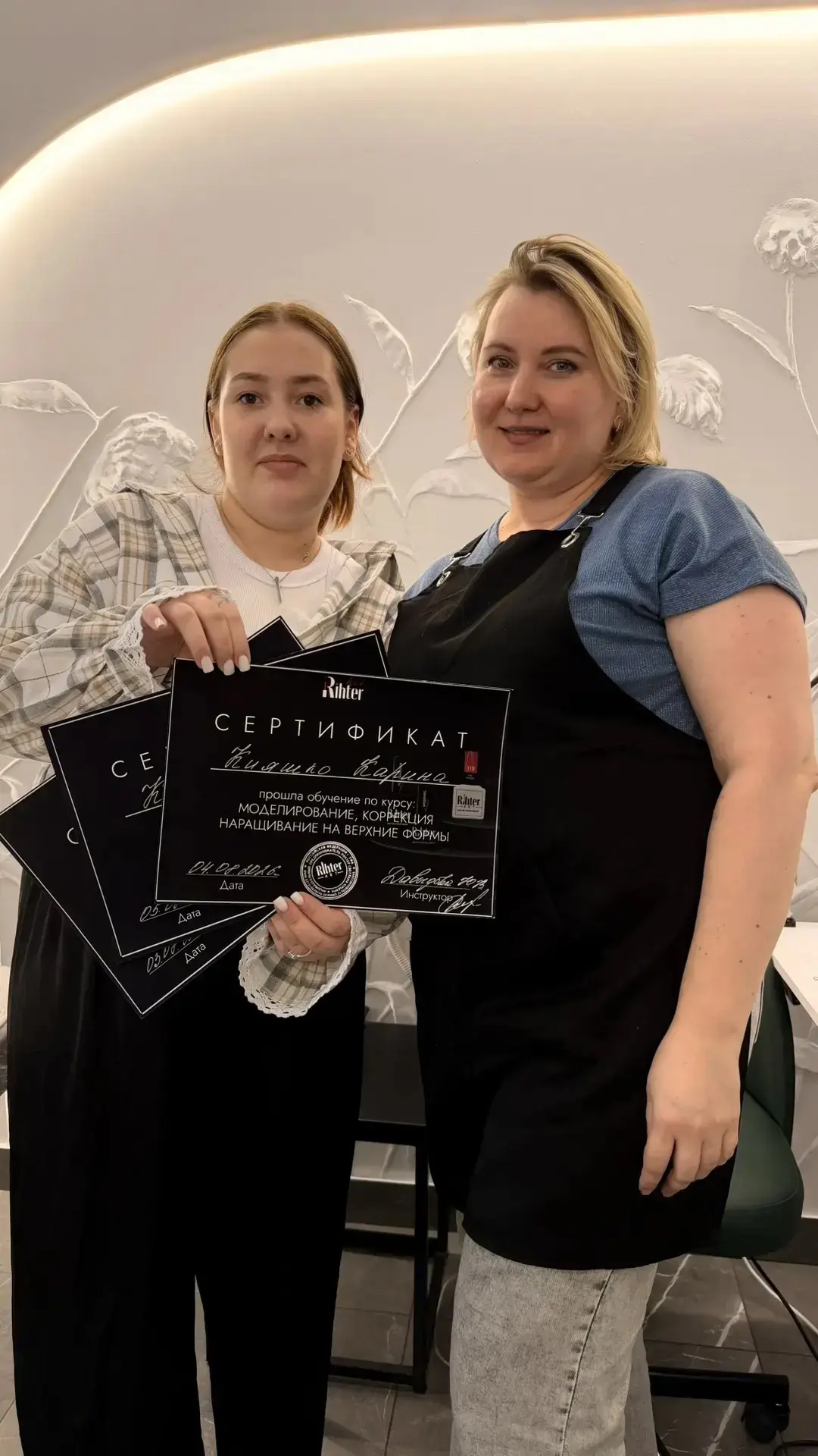 Наш мастер ногтевого сервиса Карина успешно прошла трехдневный курс повышения квалифика...