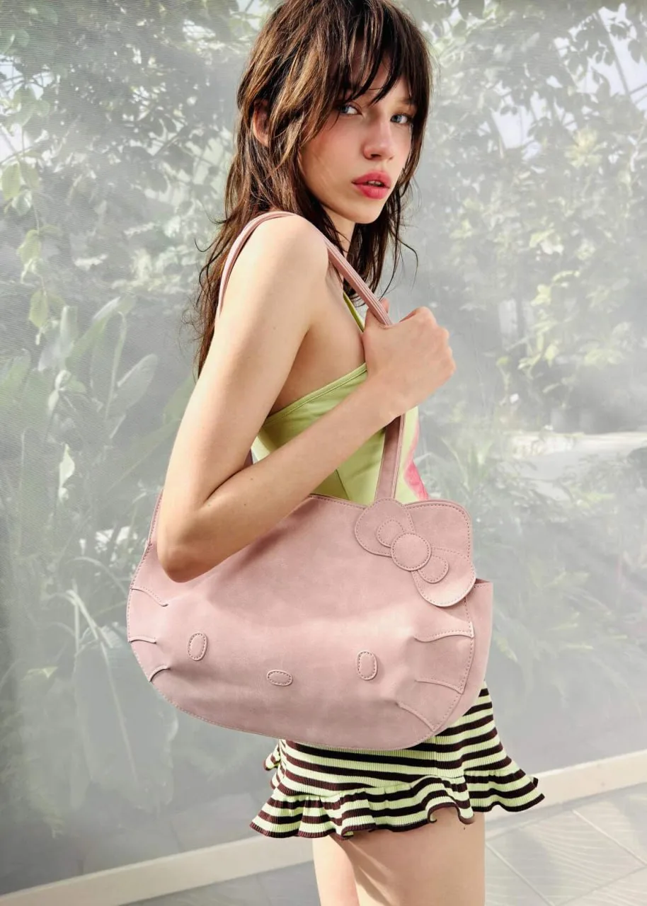 Hello Kitty и полный краш 🩷

Увидела сумку Hello Kitty от SELA и просто залипла на всю коллекцию HE