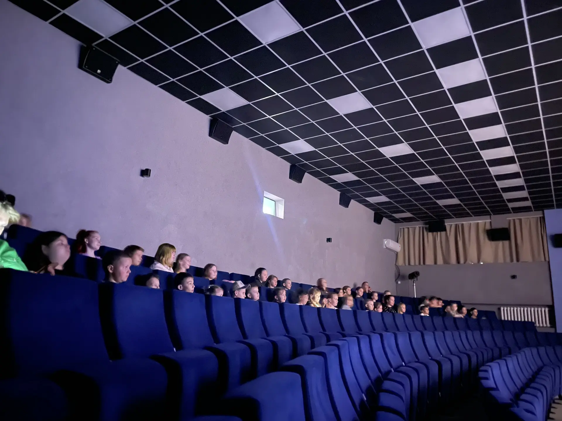 📽 В Суходольском Дворце культуры прошёл незабываемый кинопоказ для детей школьного лаг...