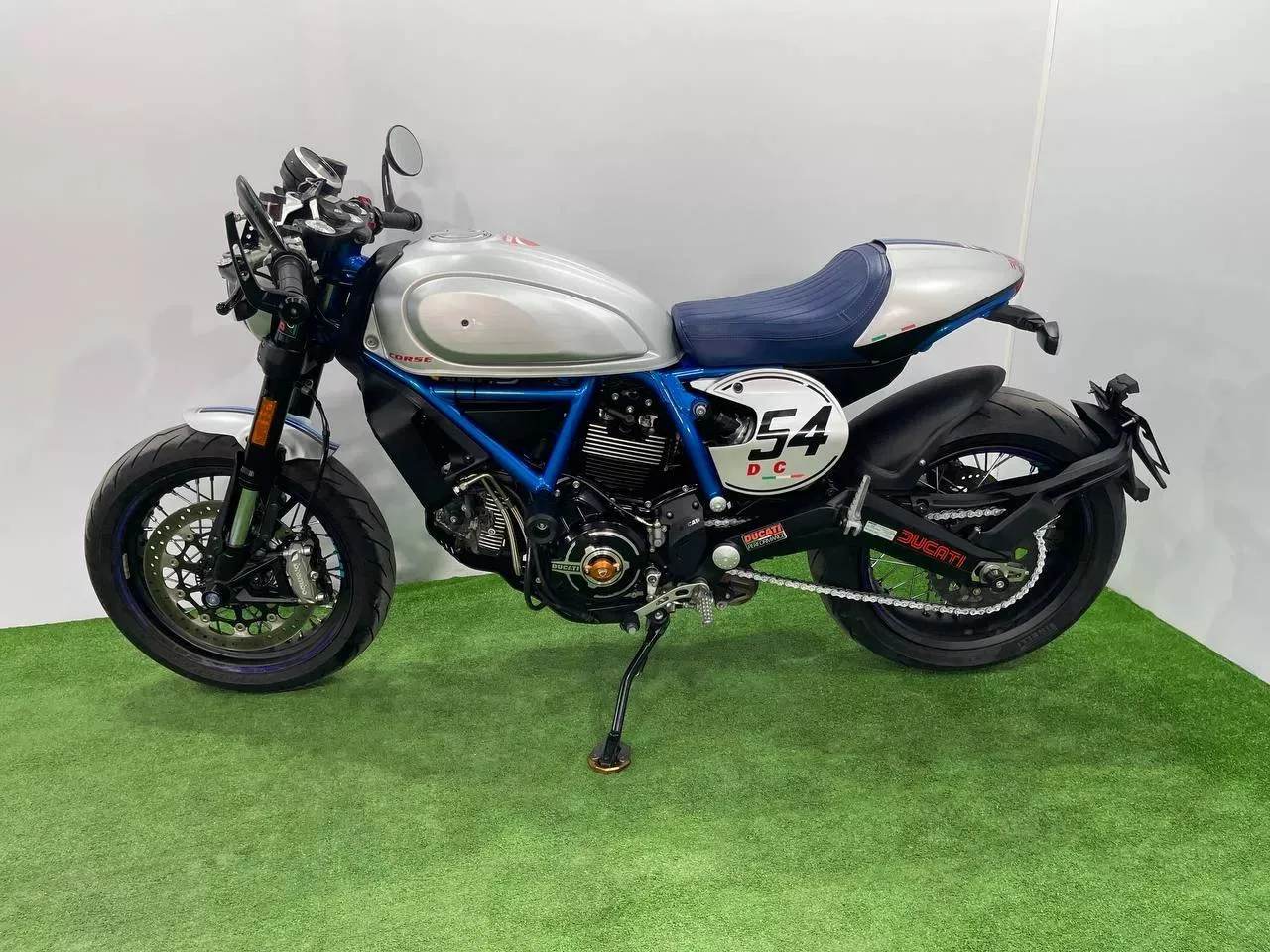 DUCATI SCRAMBLER в наличии во Владивостоке  Характеристики:  - 2019 год - объем 803 см3 - Аукцион JB
