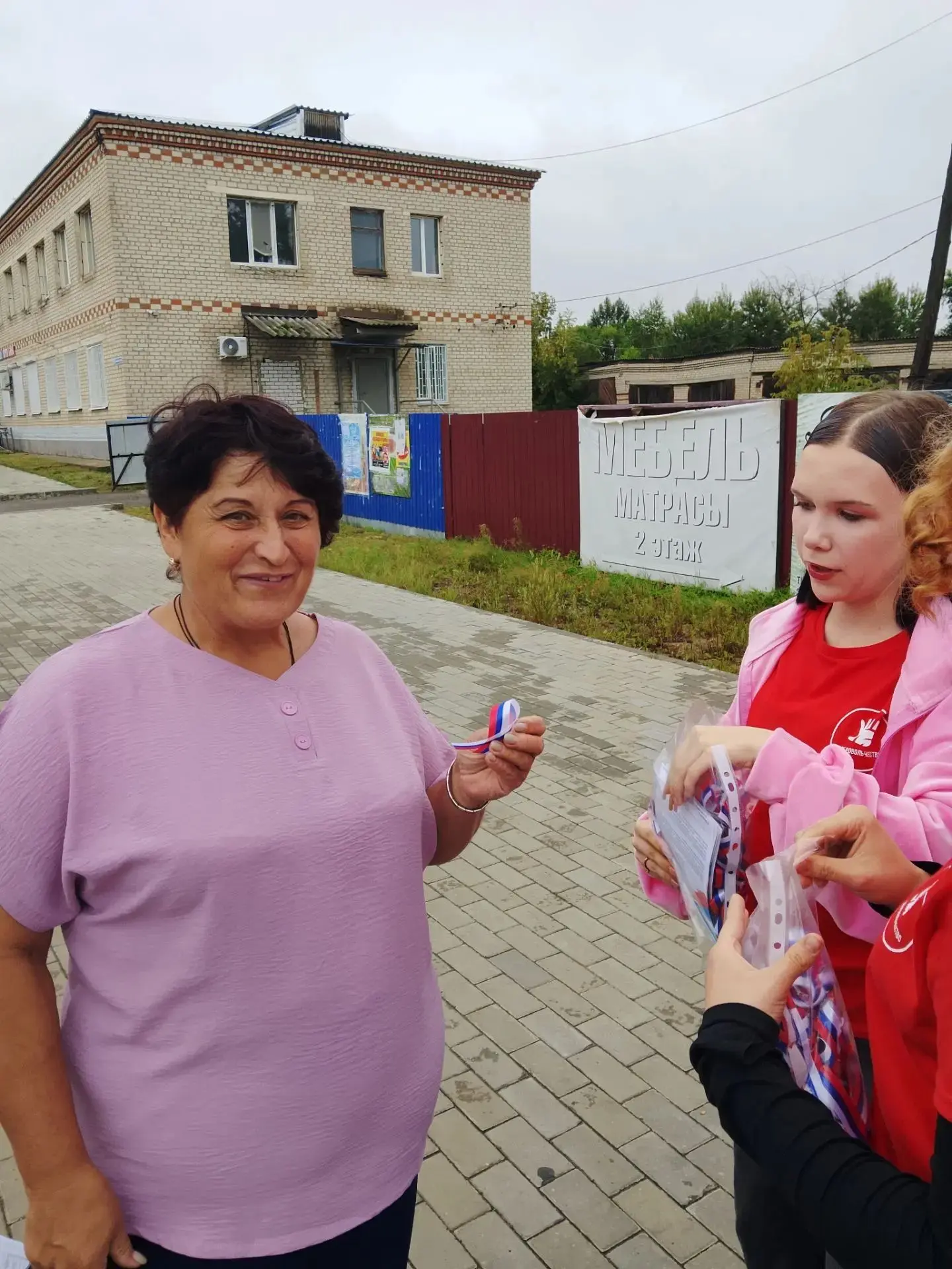 В преддверии главного государственного праздника🇷🇺 волонтеры Октябрьского округа пров...