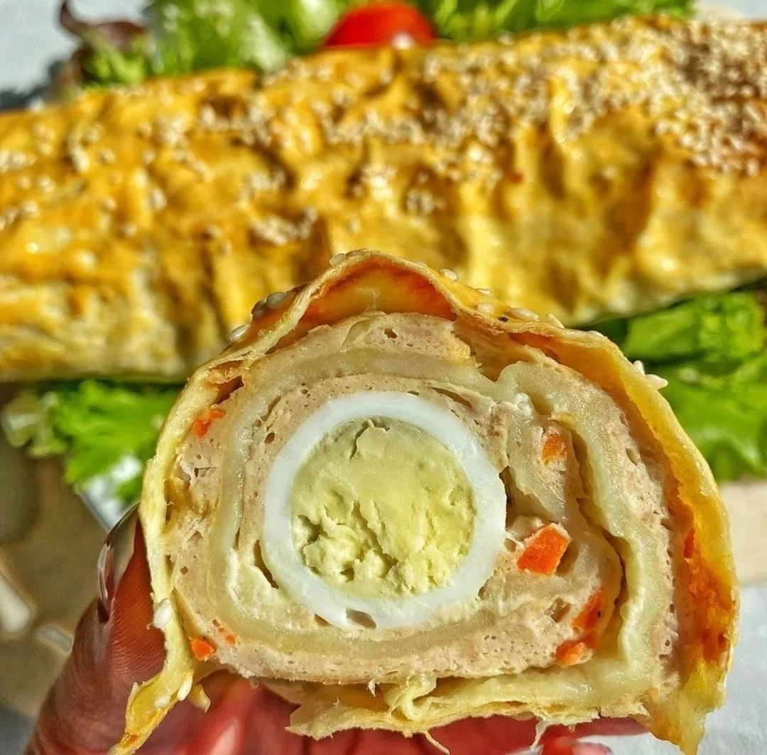 Мясной рулет с перепелиными яйцами в лаваше - хрустящий верхний слой лаваша и сочная на...