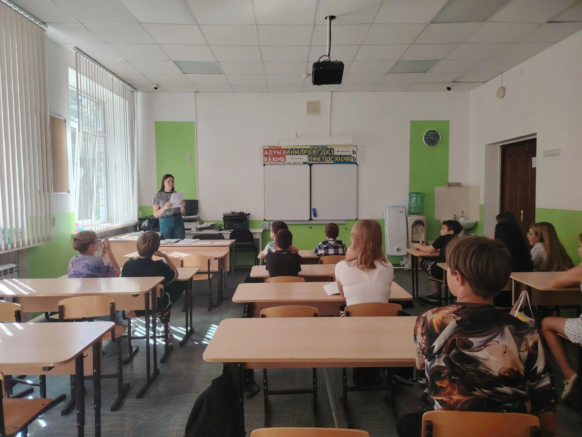 Сегодня нашей школе прошло замечательное событие, посвящённое наступающему Дню российск...