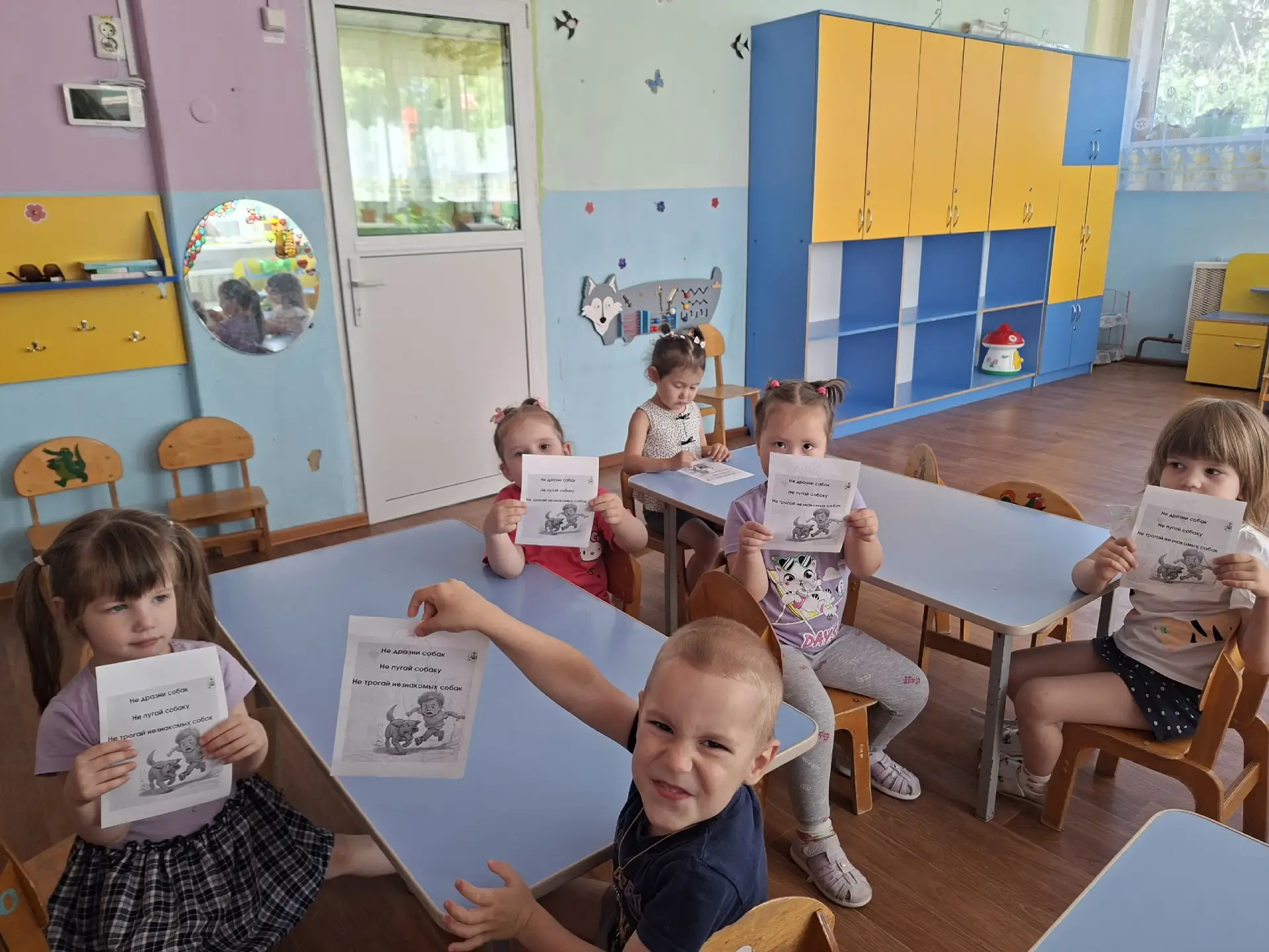 Единый день безопасности.   В группе "Цветочек"  говорили о том, как вести себя при встрече с бездом