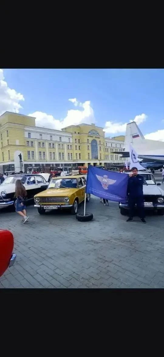 📌 Сотрудник УСС по Челябинской области представил ретроавтомобиль на фестивале ко Дню России

В муз