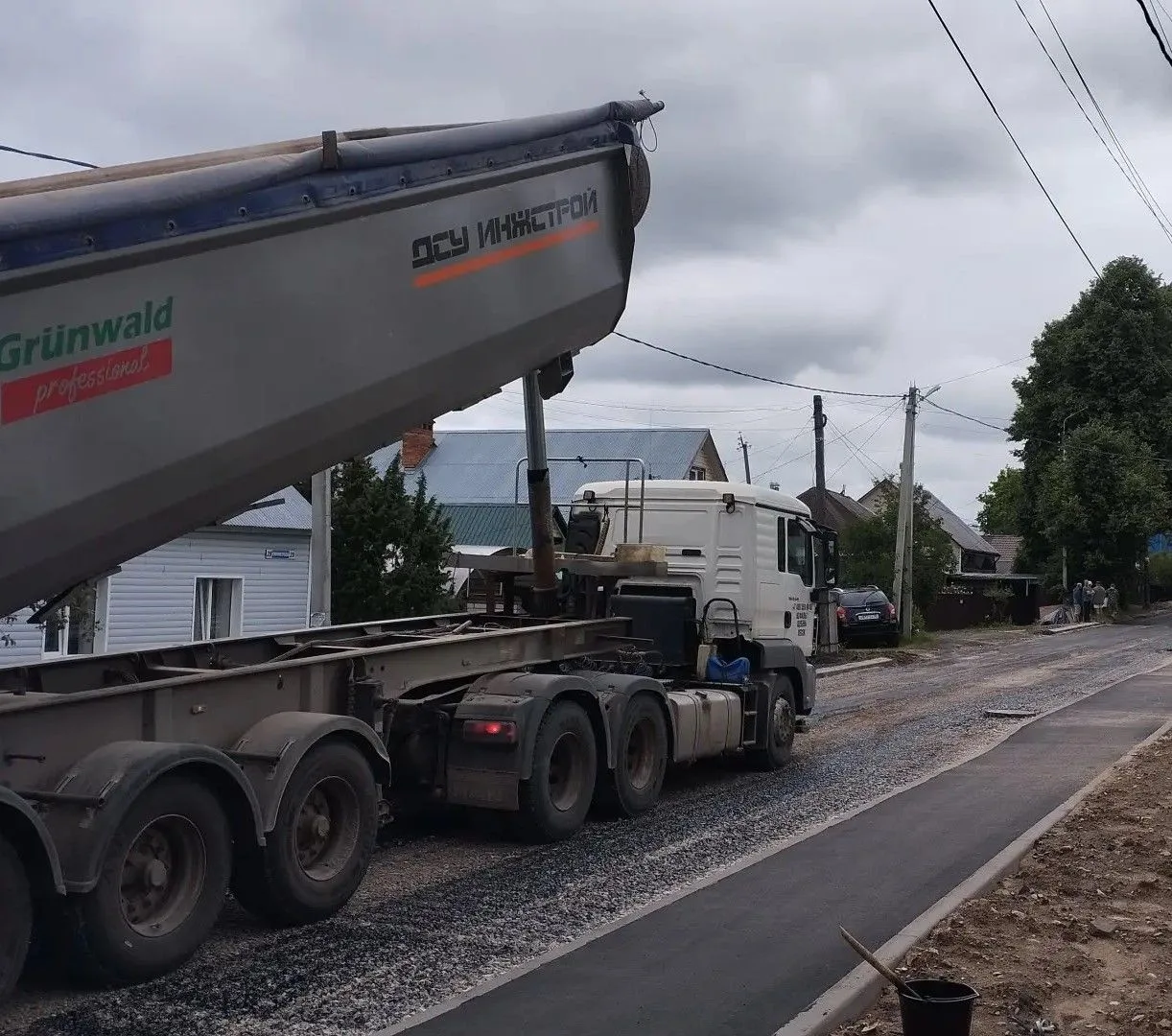 🚩РЕМОНТ ДОРОГ В ЖУКОВЕ: УЛИЦА КОММУНИСТИЧЕСКАЯ
 
🚧Подрядчик уже начал укладывать новый асфальт на 