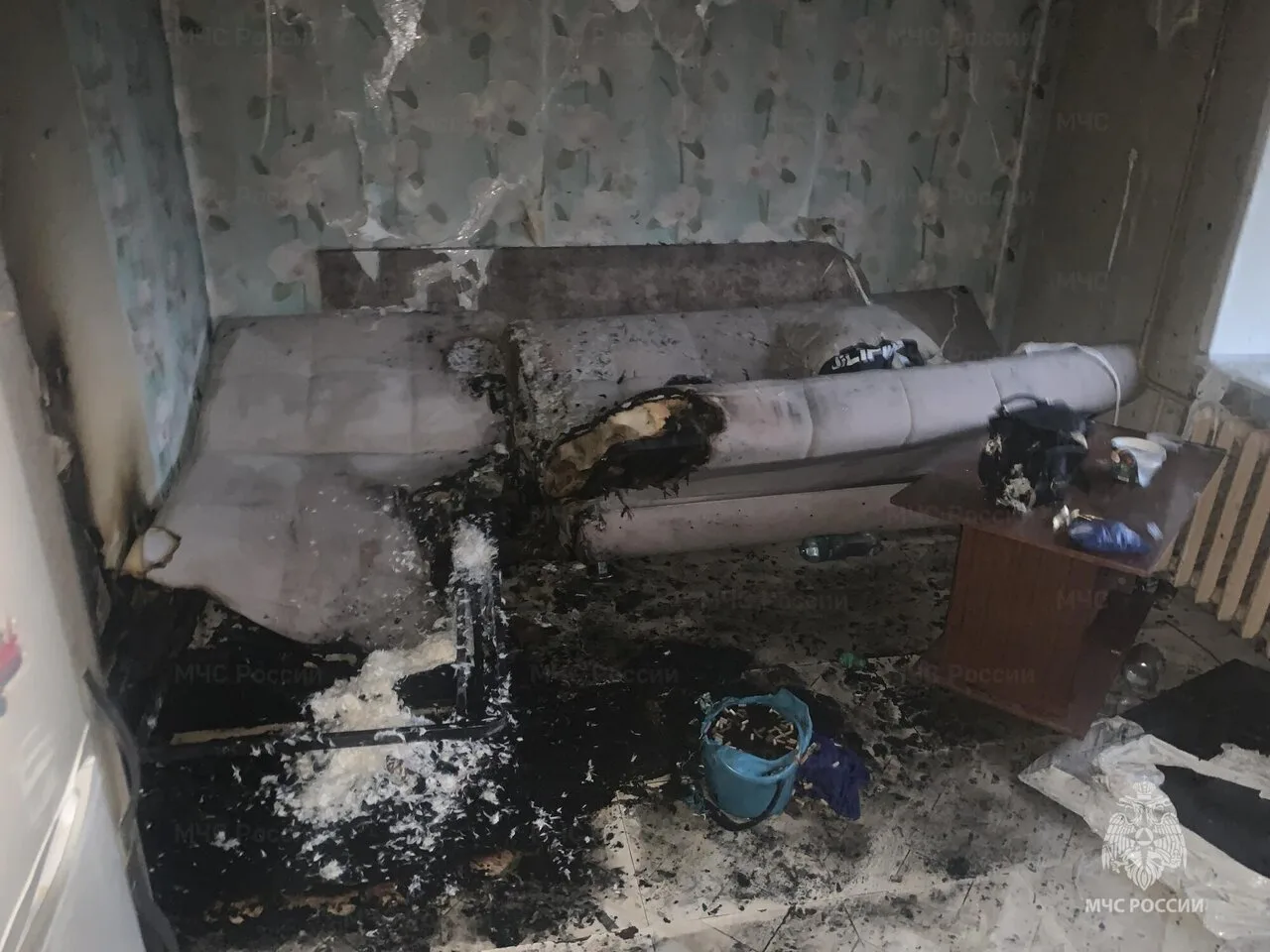 В Котласе в результате пожара погиб человек, еще 10 человек вывели из здания пожарные.