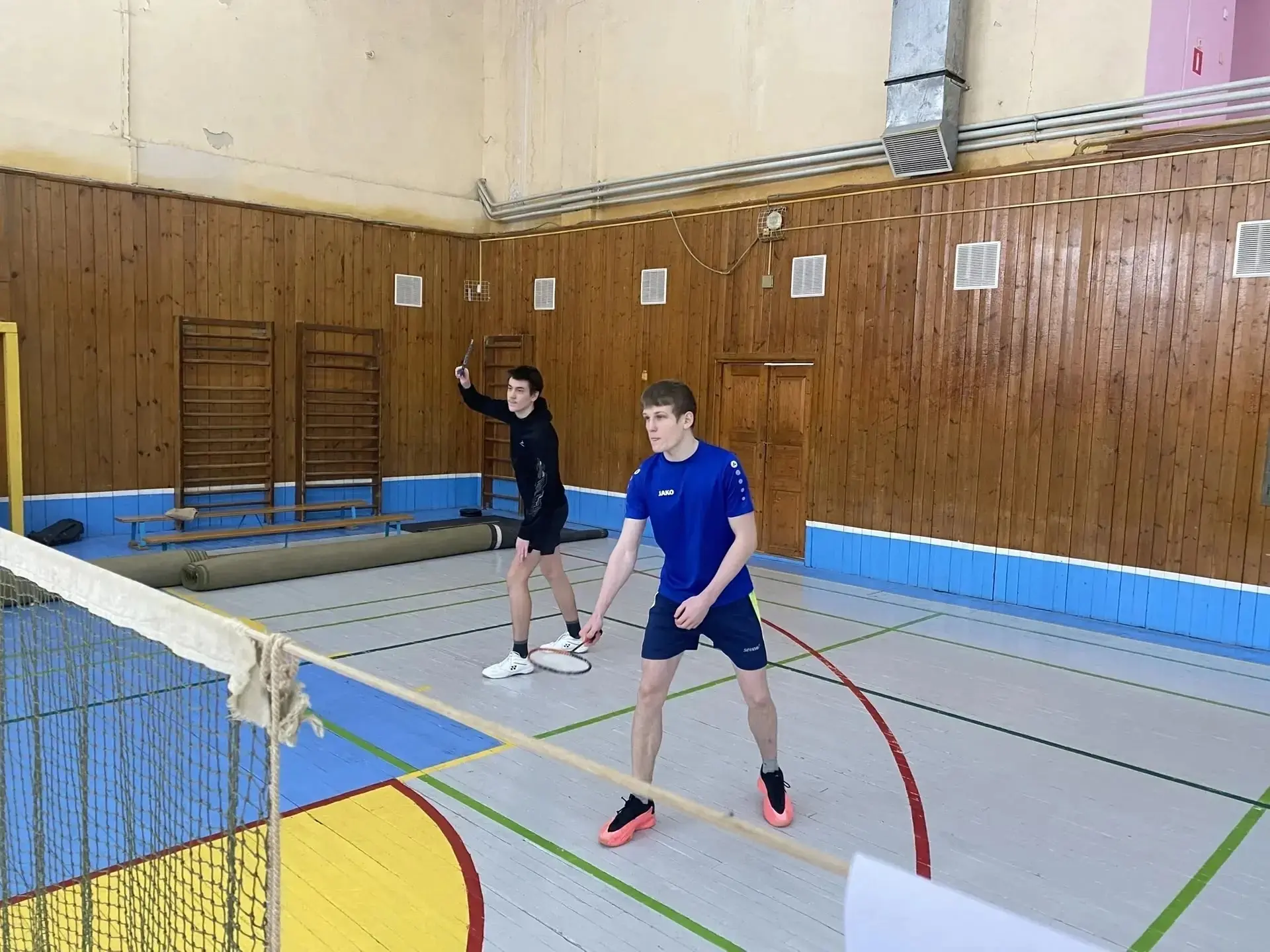 Наши - лучшие на пьедестале! 🏆🏸 Поздравляем с 1 местом в областных соревнованиях по бадминтону коман
