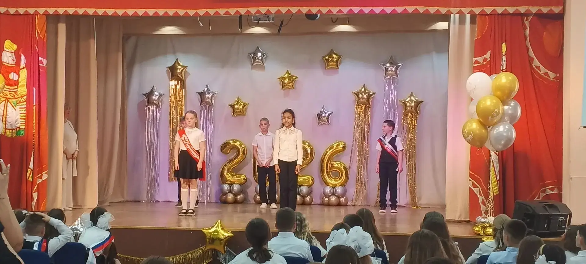 Торжественный выпускной в начальной школе!  ✨ Сегодня в нашей школе произошло знаменательное событие