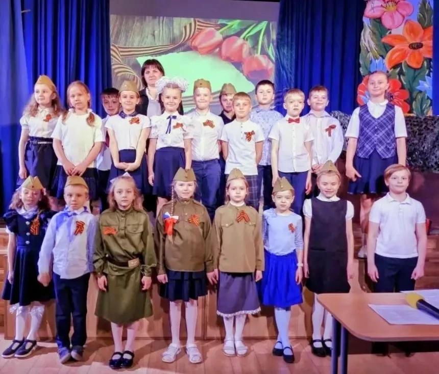📖Память в каждом слове!  «Сквозь время память пронесем…» — под таким девизом в нашей школе прошел тр