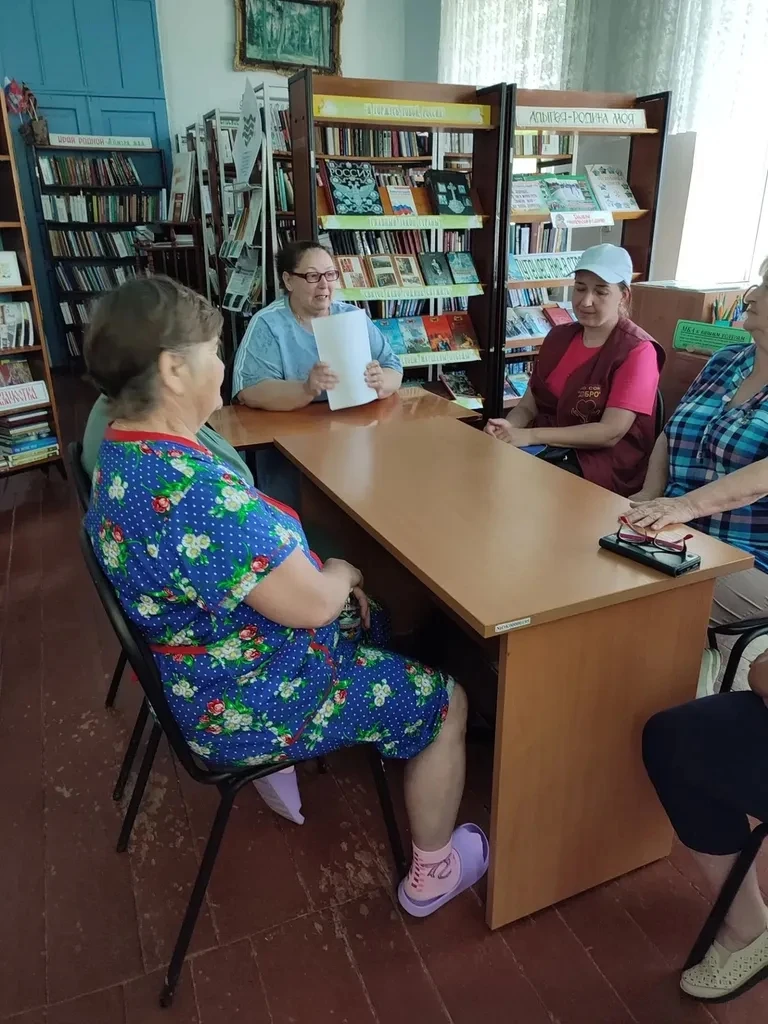 1 июля в Дагестанской сельской библиотеке прошел час общения «Я радость нахожу в друзья...