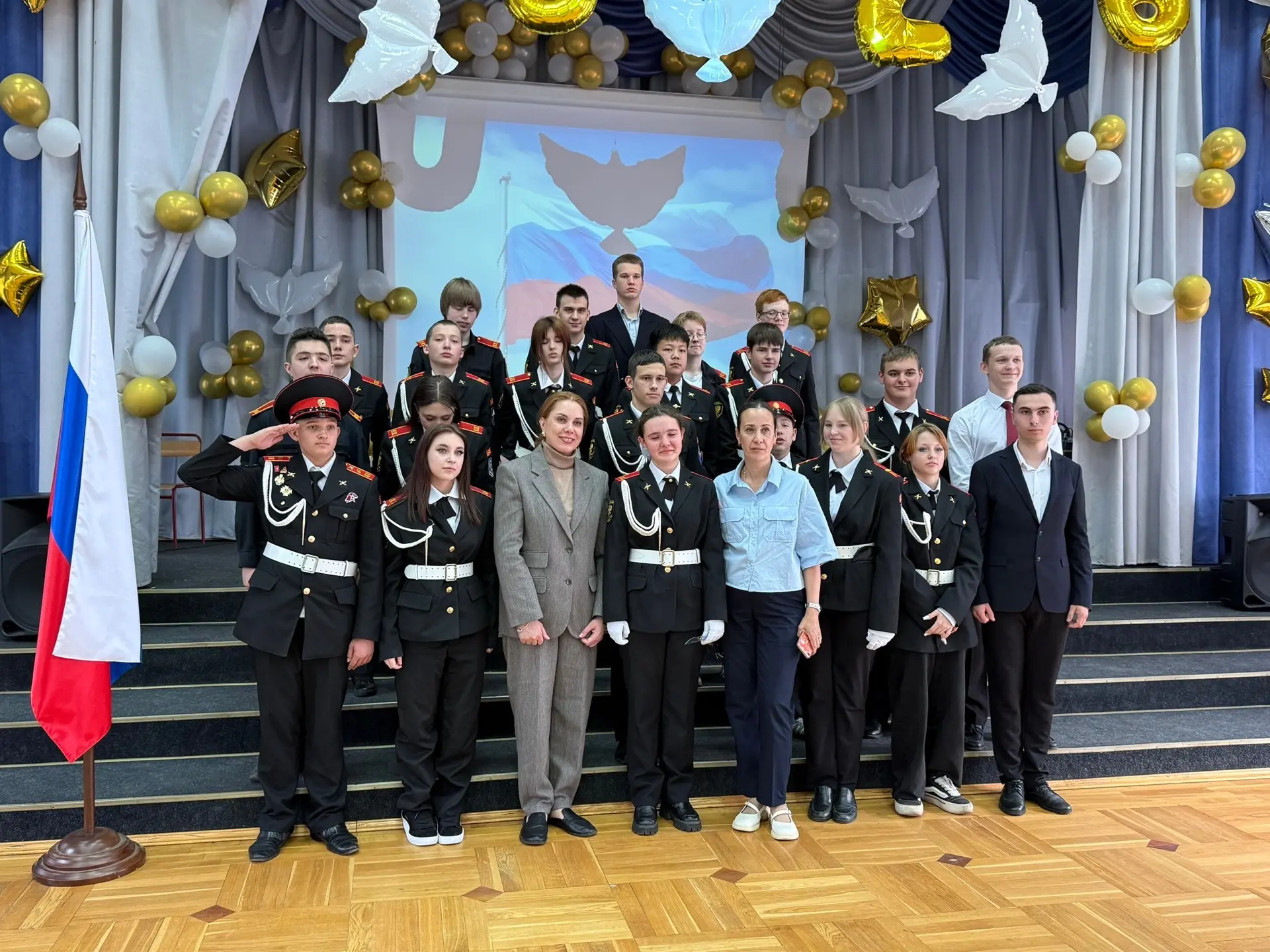Торжественное завершение учебного года ⭐️  Сегодня в нашей школе прошли торжественные линейки в чест