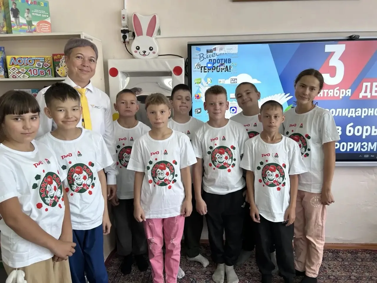 Советник директора по воспитанию провела занятие посвященное Международному дню борьбы ...