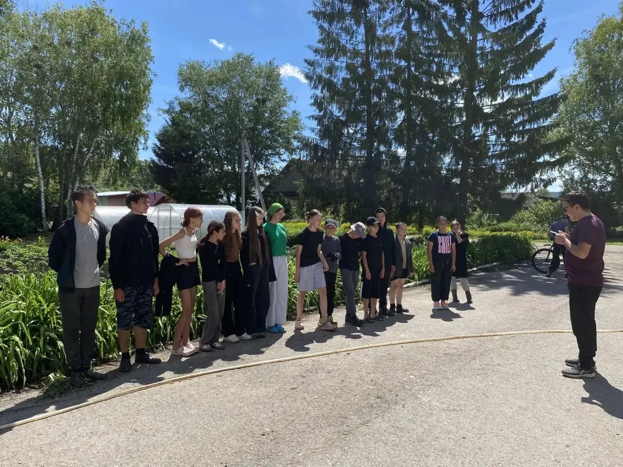 Важно не только учиться, но и трудиться. И получать награды! 🏅

Сегодня на пришкольном участке кипе