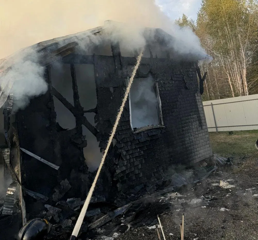 В деревне Моховички 6 сентября огонь полностью уничтожил жилой дом.