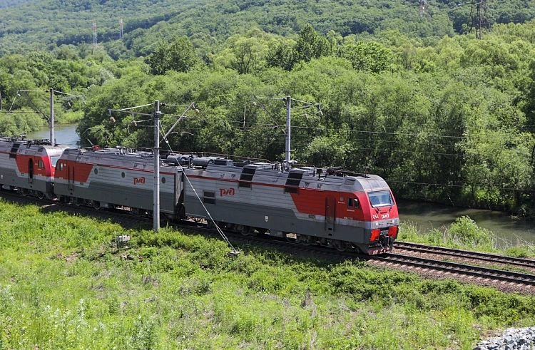 🚉⚡️В Кипарисово ребенка притянуло к высоковольтной линии на железной дороге и ударило током.

На ст