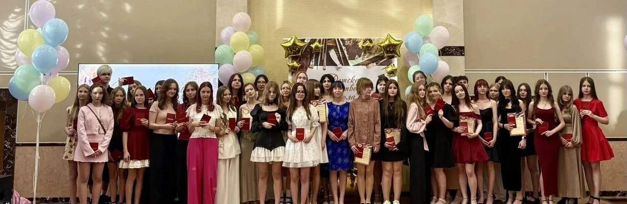 🎓✨️40 выпускников Детской художественной школы Губкина получили аттестаты. 

Церемония вручения про