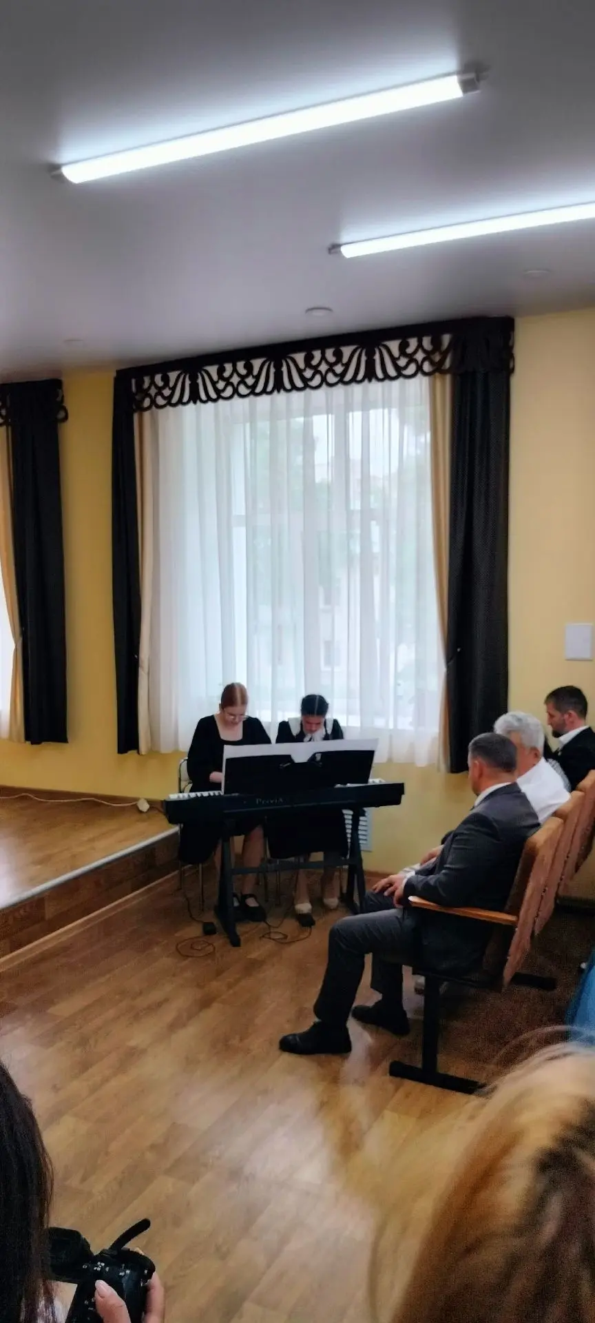 Учащиеся Алатырской детской школы искусств поздравили сотрудников БУ "ЦРБ Алатырского р...