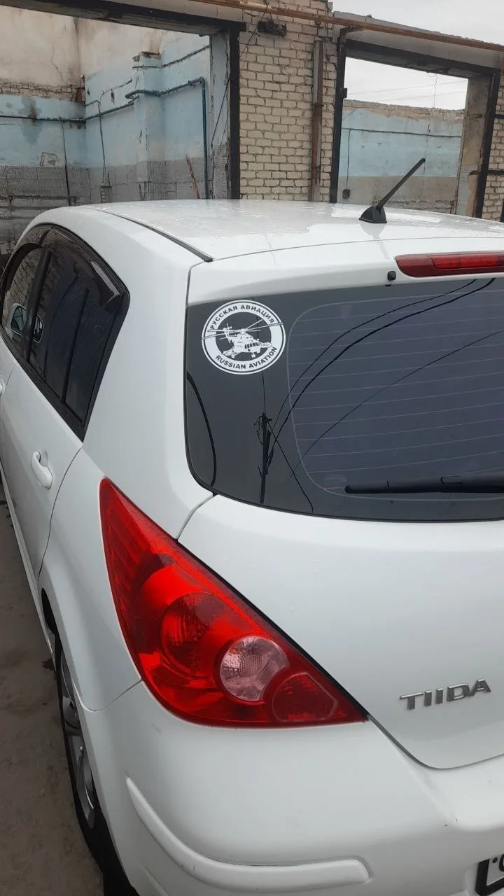 Просто машина, просто наклейка 😎