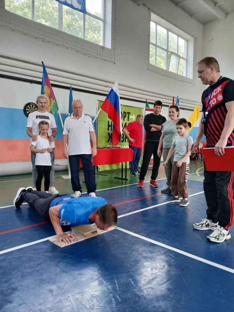 👨‍👩‍👧‍👦 Семейный спорт — хорошая традиция  В спортивной школе «ЮНОСТЬ» прошёл фестиваль ВФСК ГТО сре