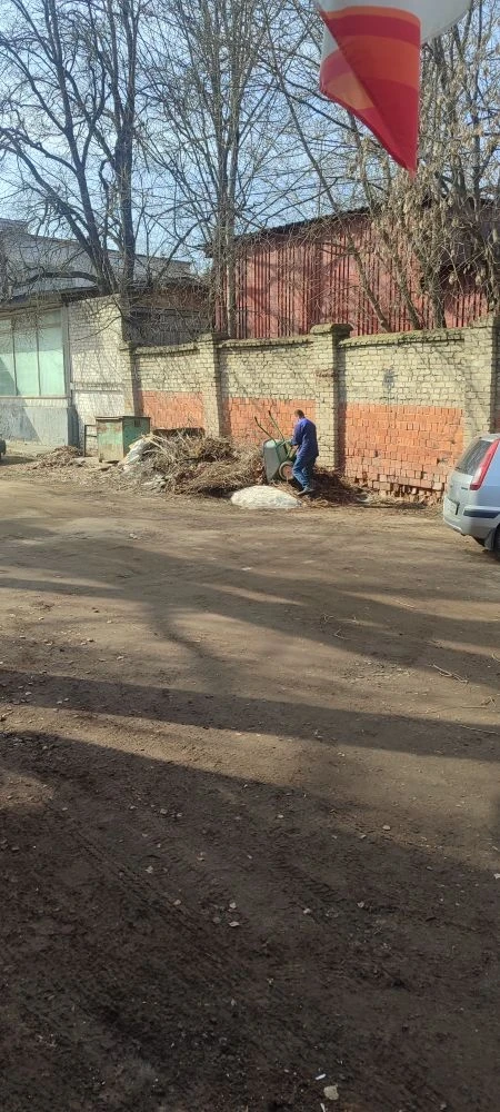 Сотрудники МУП "Людиновотеплосеть" провели субботник на территории предприятия