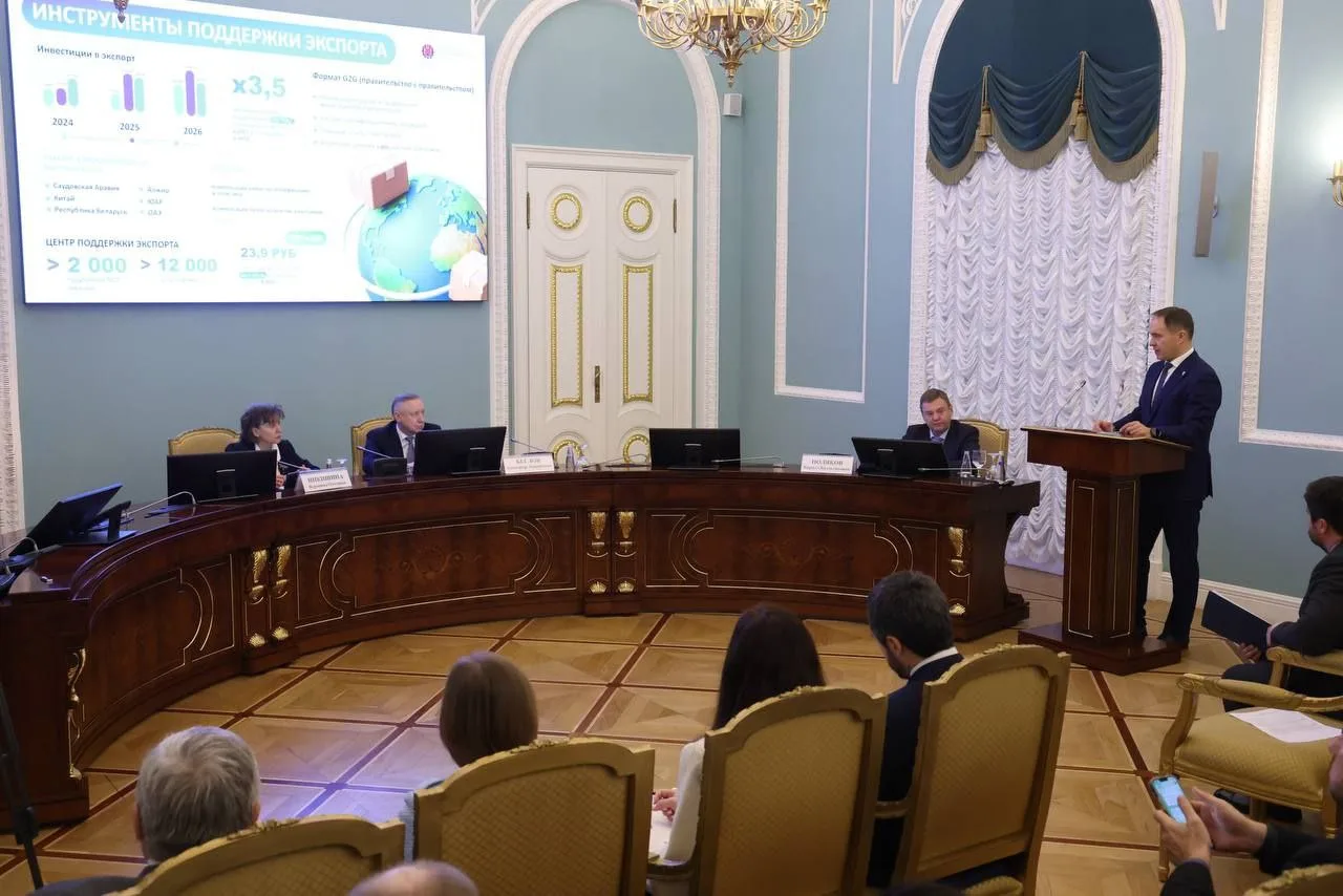 Санкт-Петербург укрепляет позиции среди лидеров несырьевого экспорта России:    📈 В 2025 году несырь