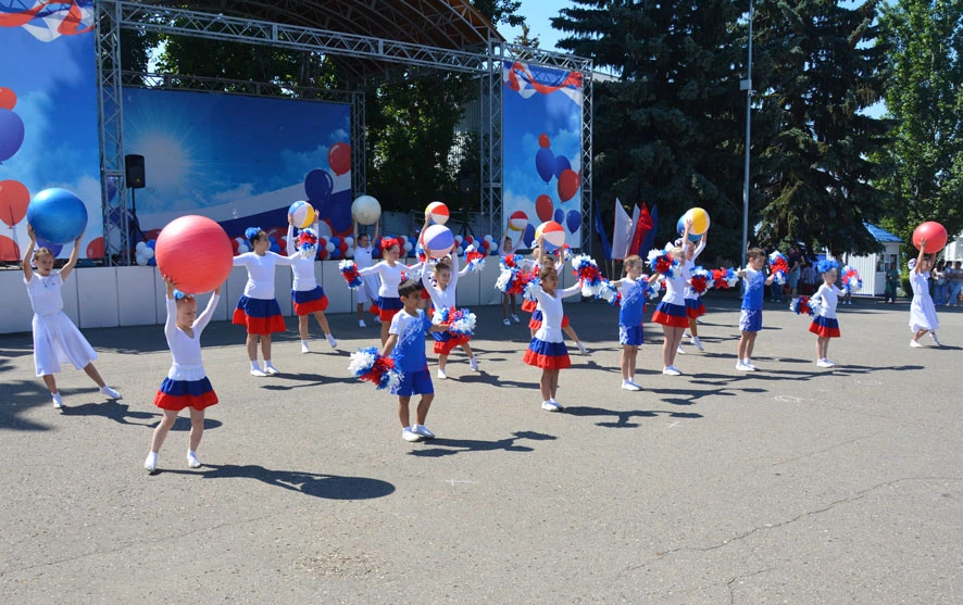 В Базарном Карабулаке отметили День России