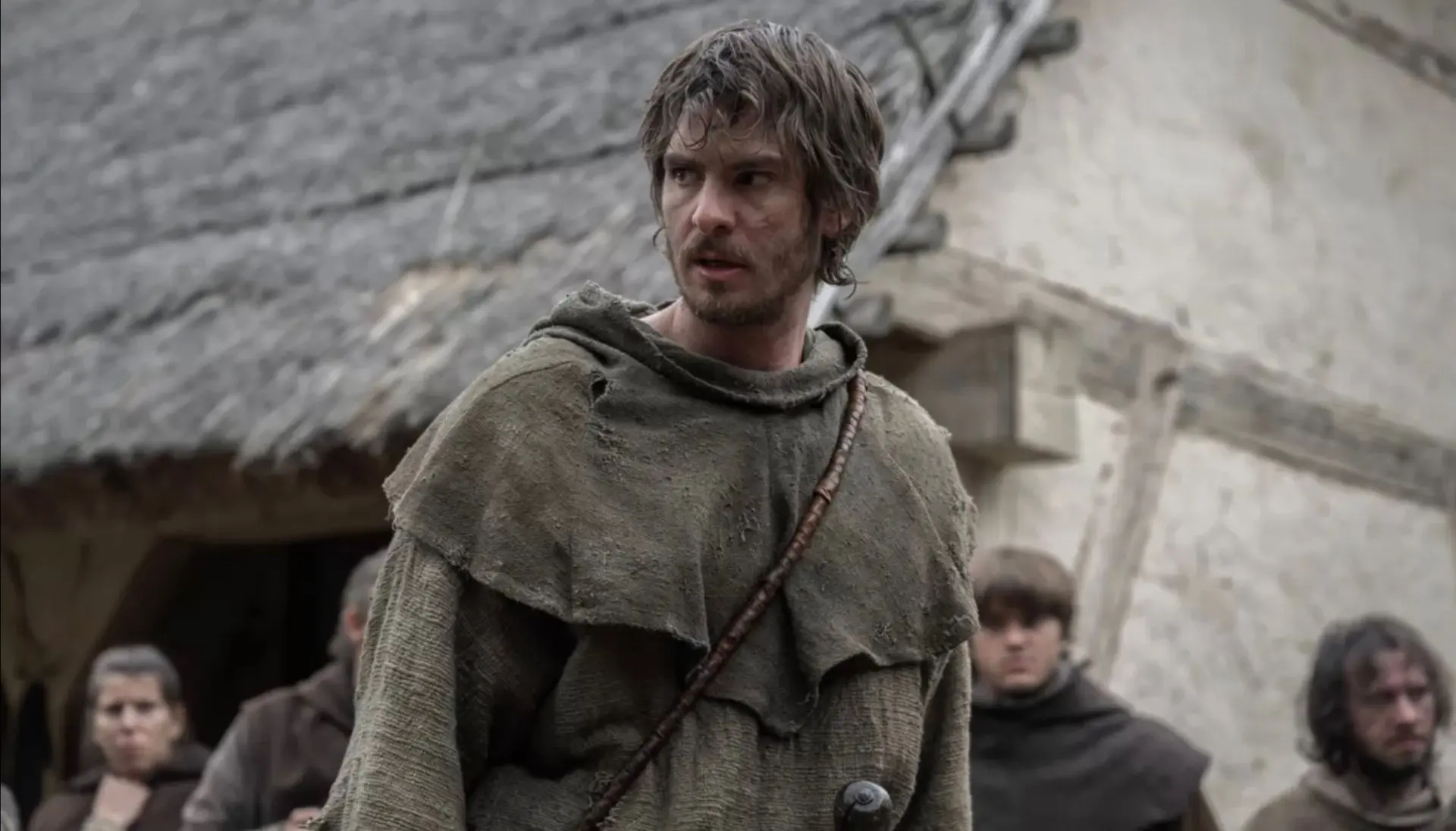 🏹🎬 Маркетинговый хаос и загадка Робин Гуда: Фильм «Восставший» с Эндрю Гарфилдом поте...