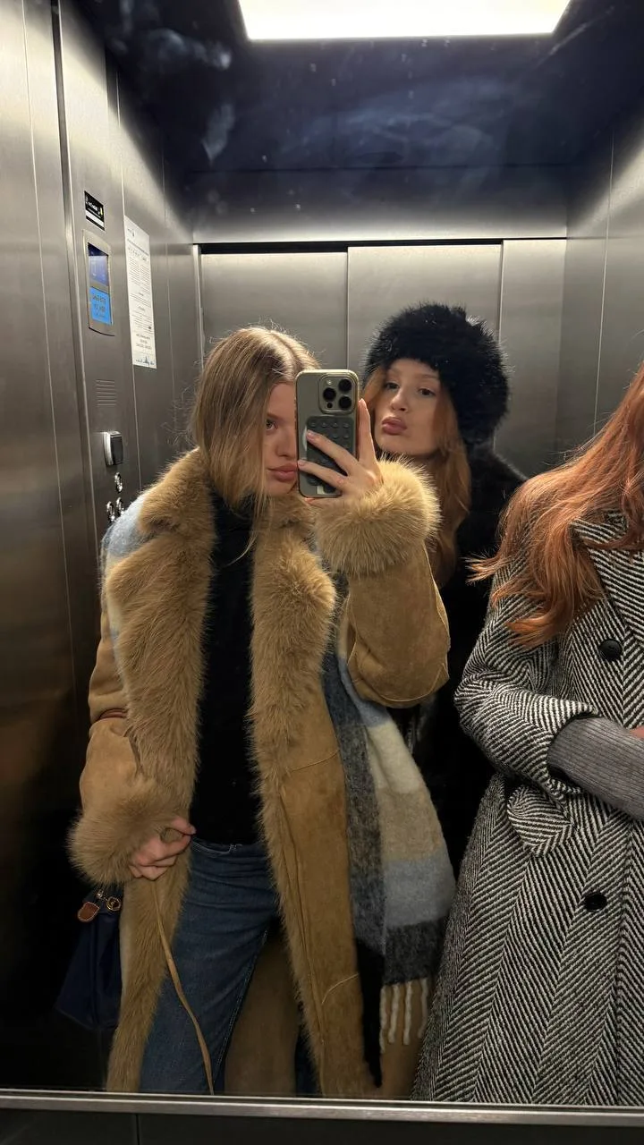 ваша-то умотала в питер!🚄  погодка, конечно, не шик, но мы и такому радуемся, хотя бы не дождь 🥹 из 