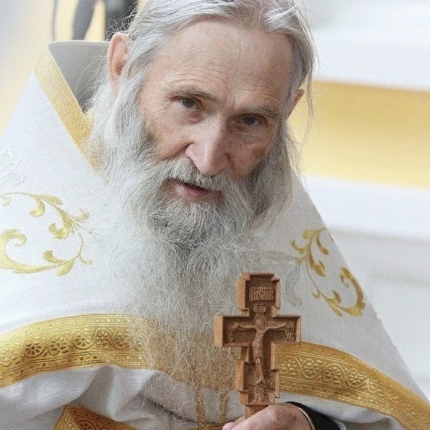 Только наша с вами молитва спасает этот мир. Мы молимся — и Господь милует нашу страну и всю планету