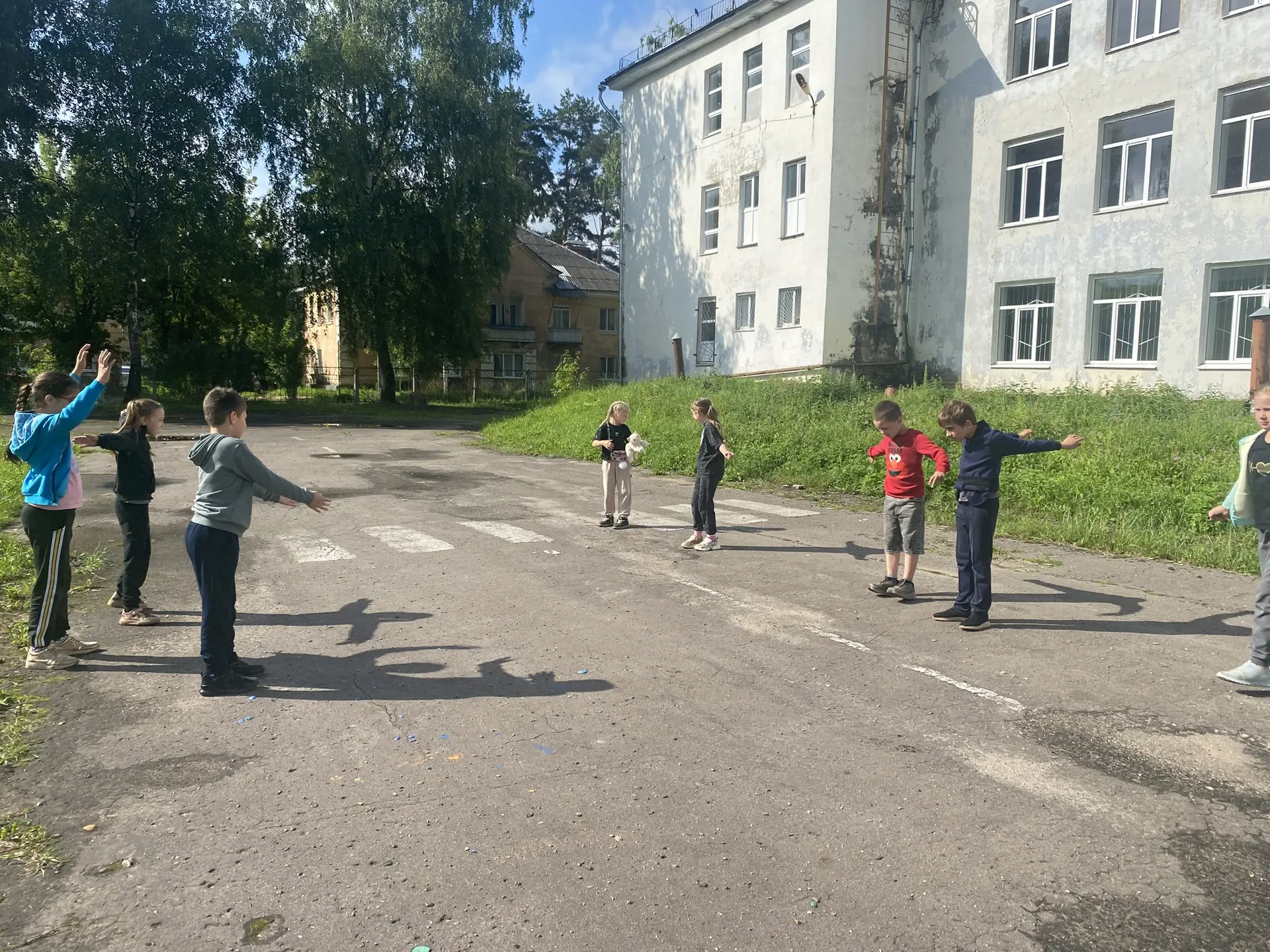 🐕 Вчера в нашей школе прошёл настоящий «День дружбы с собаками»!

Наше утро началось бодро — с весё
