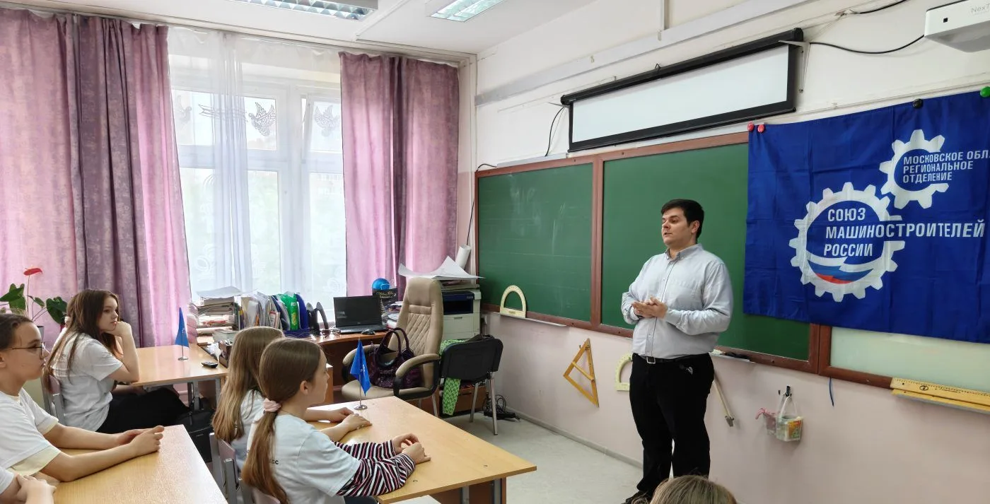 📚🔬 О ТЕХНИКЕ, НАУКЕ И ПРОМЫШЛЕННОСТИ

🏫2 июня в городском пришкольном летнем лагере, который рабо