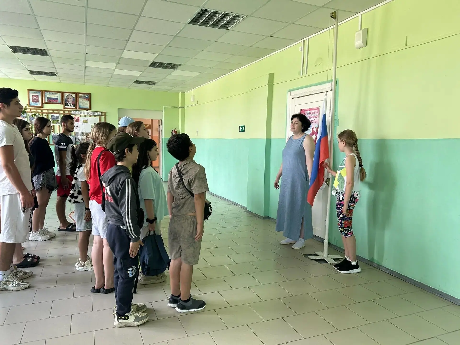 Девятый день лагеря отметили Днем России. Утром дети провели зарядку на свежем воздухе, зарядившись 