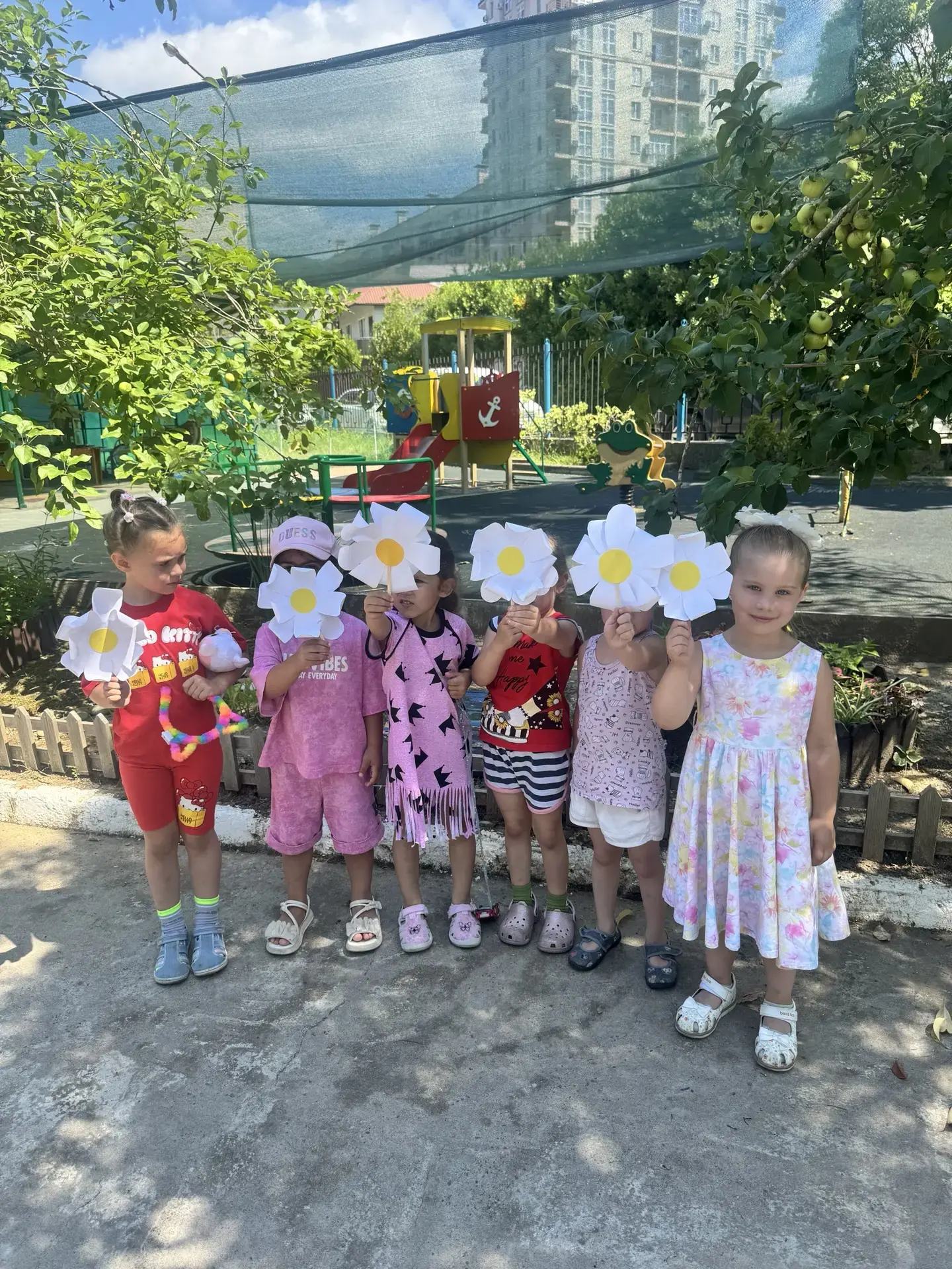 🌼 Ромашки с любовью от группы № 6!

В честь прекрасного праздника — Дня семьи, любви и верности — р