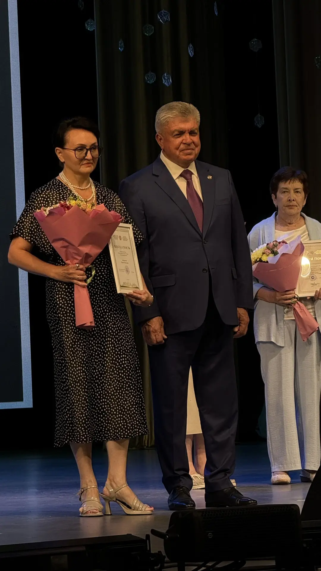 Кого награждает мэр?