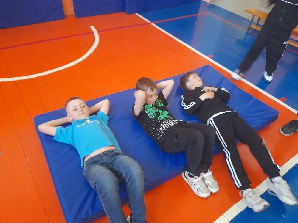 Традиционное мероприятие "Будь готов к ГТО" прошло в нашей школе! Спорт объединил все классы с 1 по 