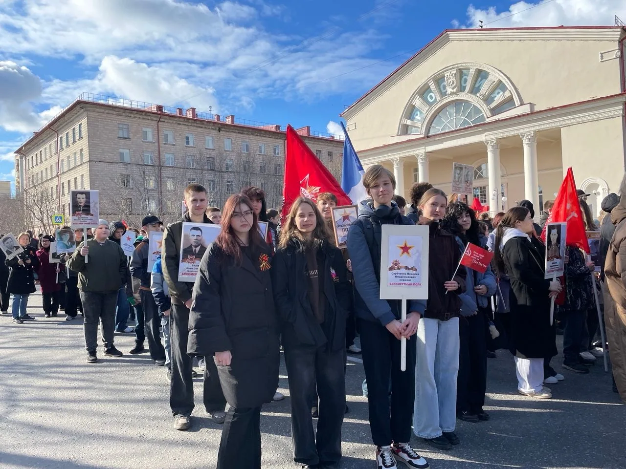 🎖В День Победы наша школа приняла участие в патриотической акции «Бессмертный полк».  Ученики, педаг
