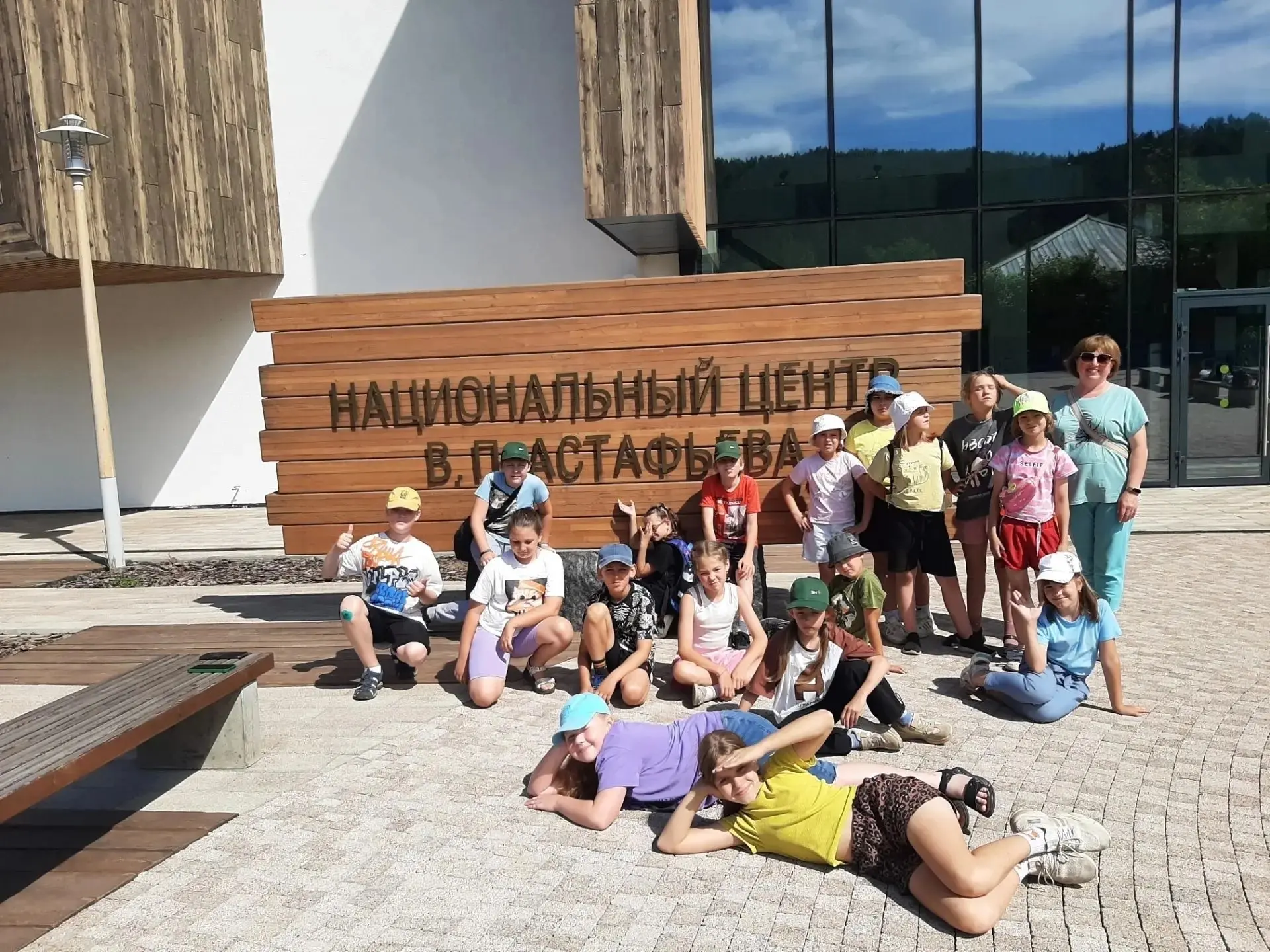 Отряд «Наше Время» сегодня посетил музейный комплекс В. П. Астафьева. Мы привезли оттуда целую гору 
