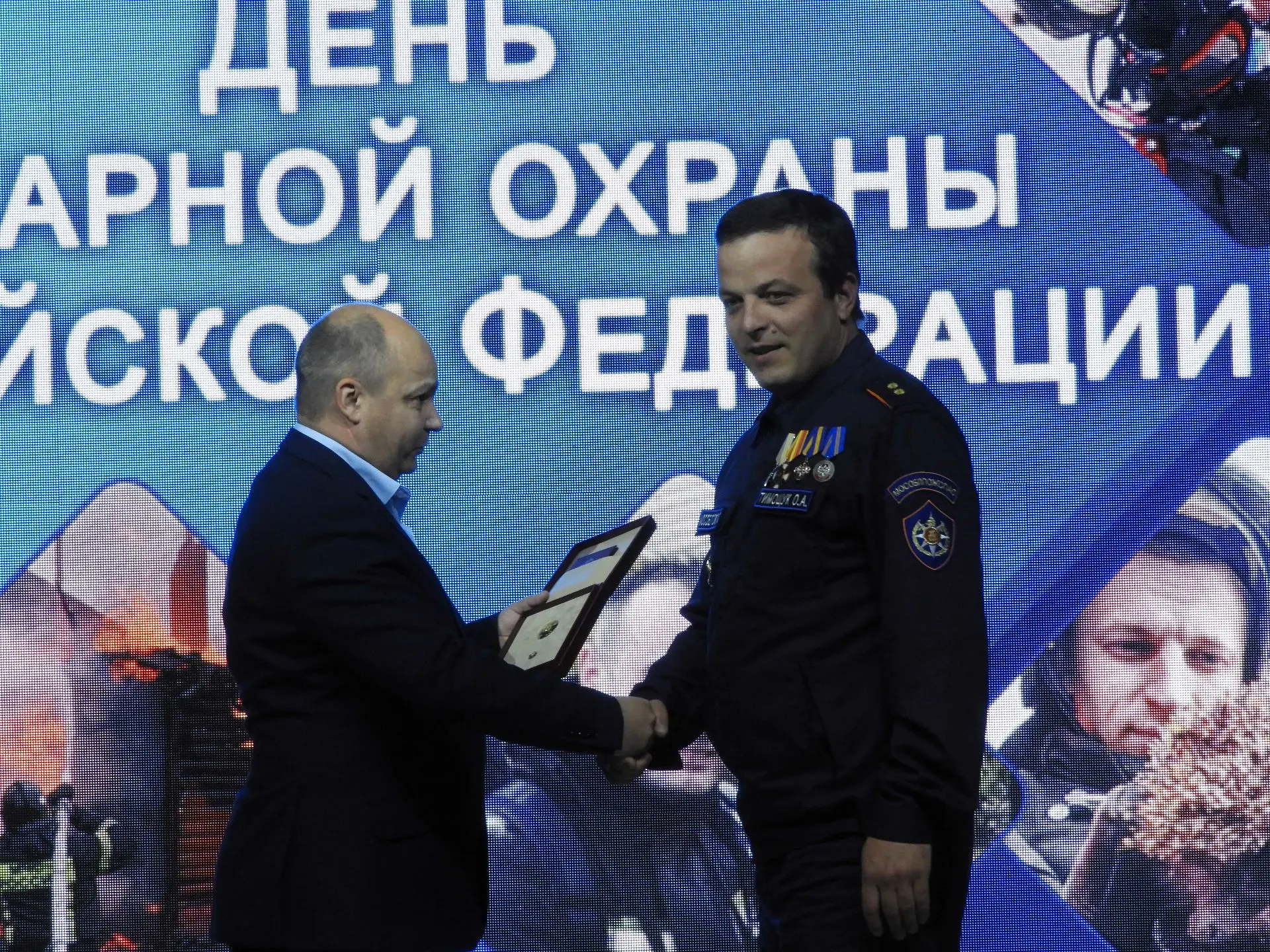 🚒 Огнеборцы приняли участия в торжествах, посвященных Дню пожарной охраны 🤝  🚩 Накануне профессионал