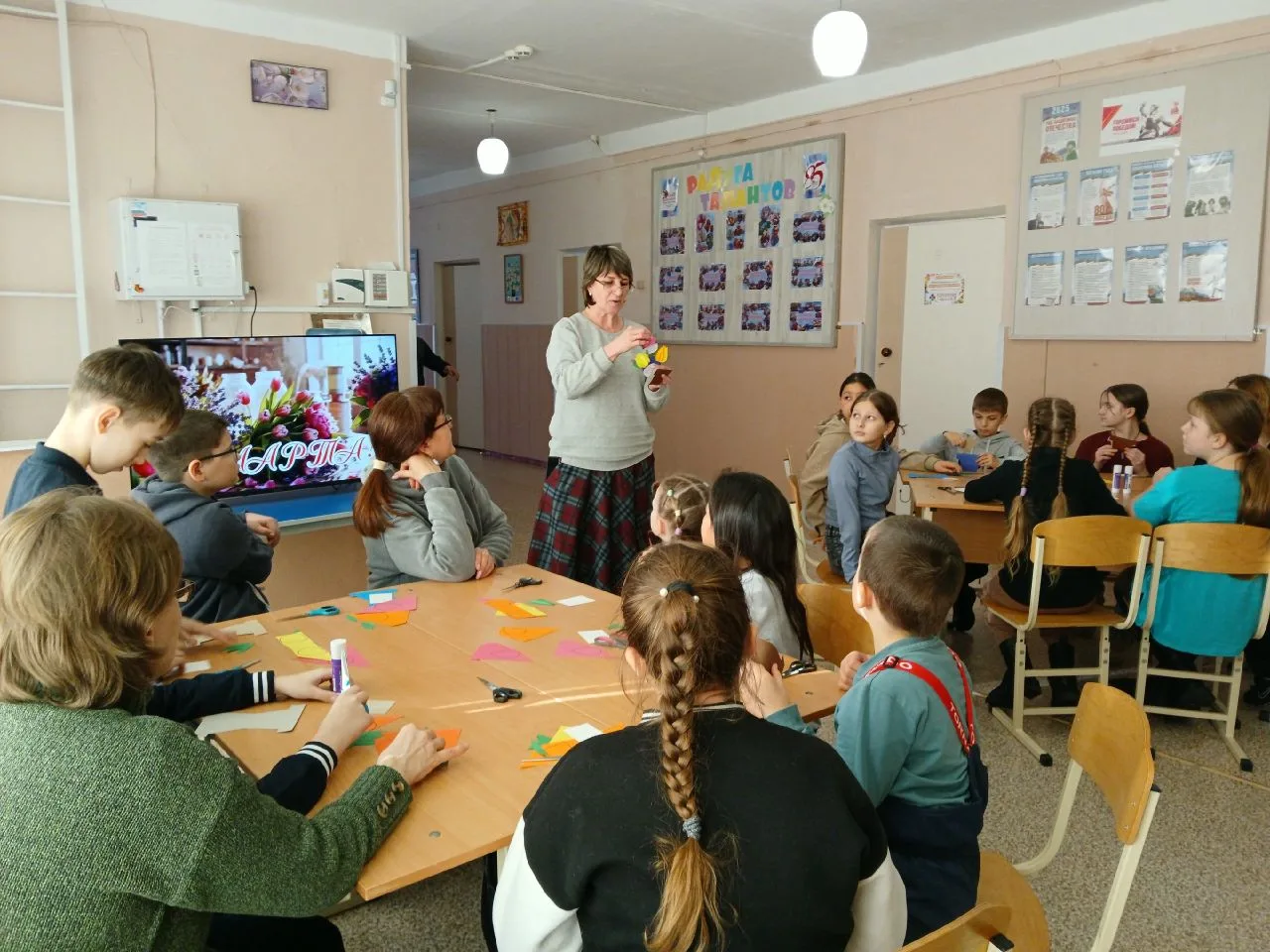 ☀️Накануне прекрасного весеннего праздника 8 Марта обучающиеся Дома творчества сделали ...