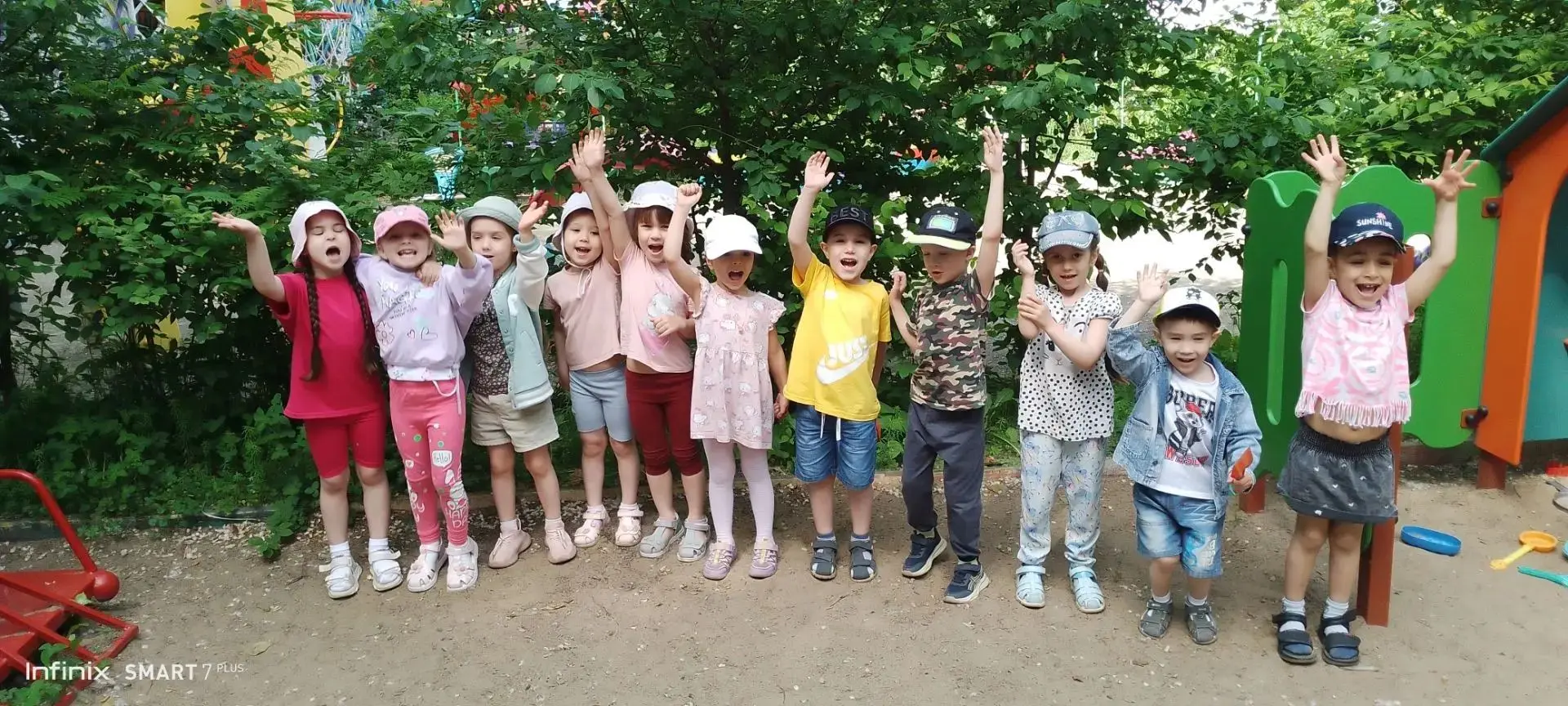 🎉На летнем участке средней группы кипела настоящая спортивная жизнь!  
💪Воспитателем Анной Алексан