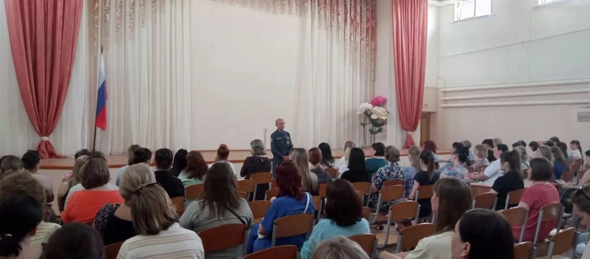 20 мая в школе прошли итоговые общешкольные родительские собрания. На собраниях присутствовали сотру