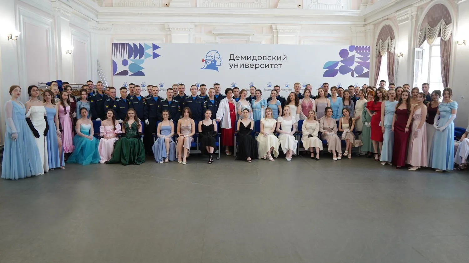 Бал в Демидовском университете состоялся!   Спасибо нашим прекрасным девушкам, кавалерам из Ярославс