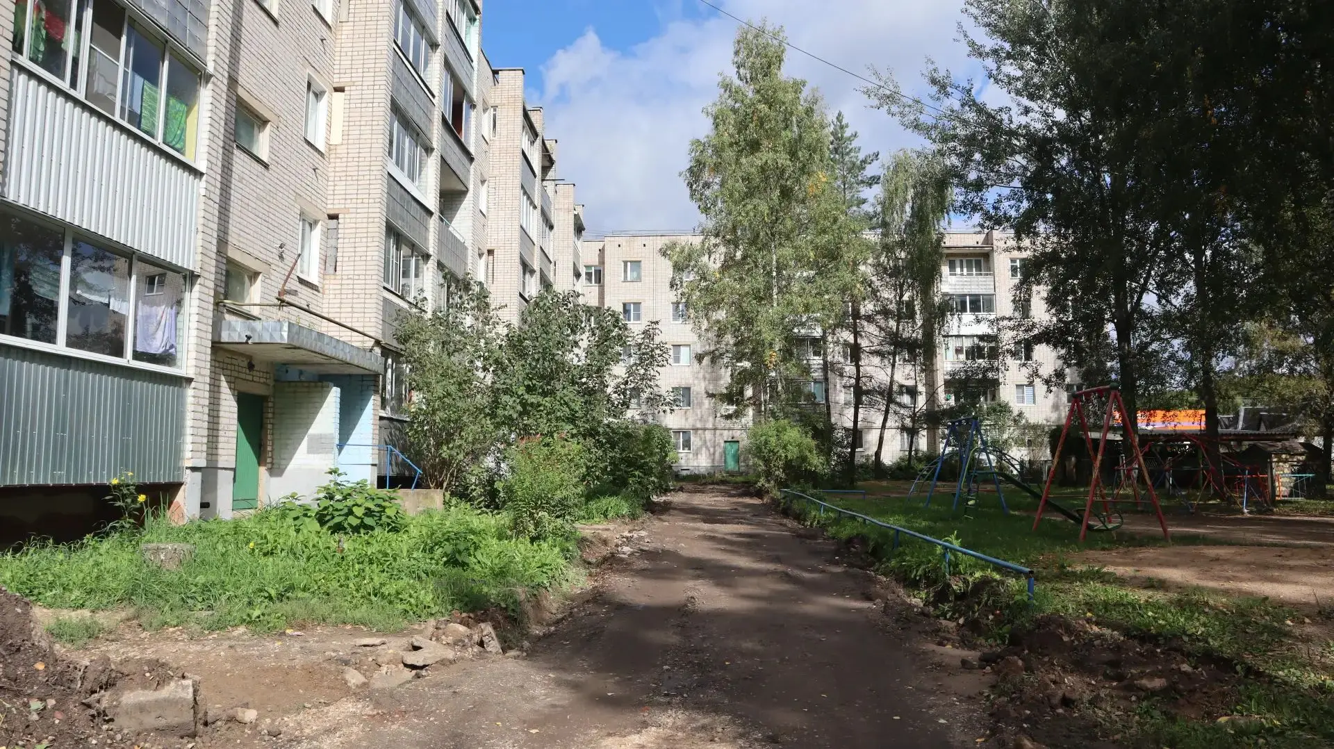 В Ржеве ведутся работы по ремонту дворовых территорий. Предусмотрено мощение брусчаткой...