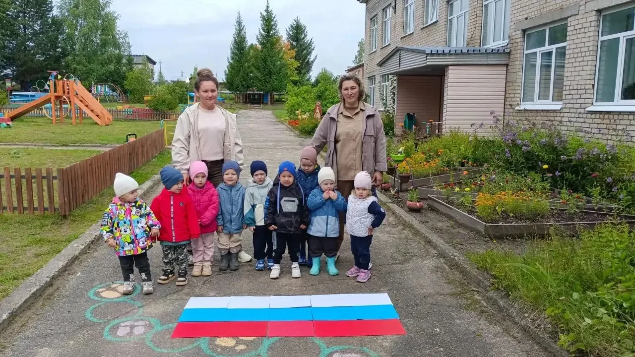 Центр развития ребёнка -Нюксенский детский сад отметил важный праздник нашей страны - Д...