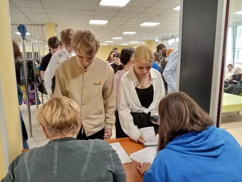 Продолжается экзаменационная кампания у выпускников 9 классов: позади у девятиклассников обязательны